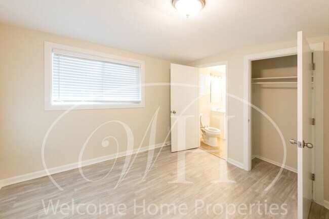 Building Photo - 1 bedroom with Peaceful Back Yard on Quiet...