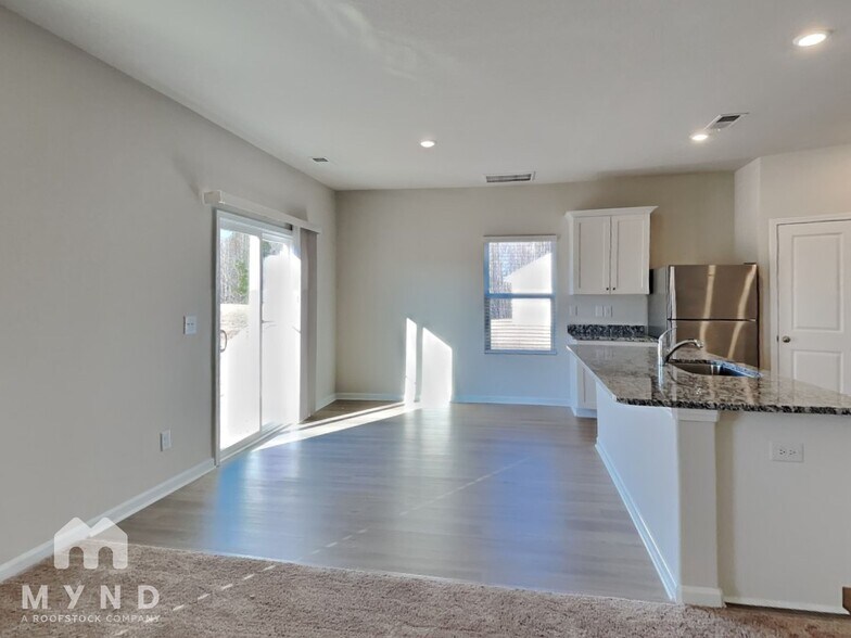 Building Photo - 65 New Villas St