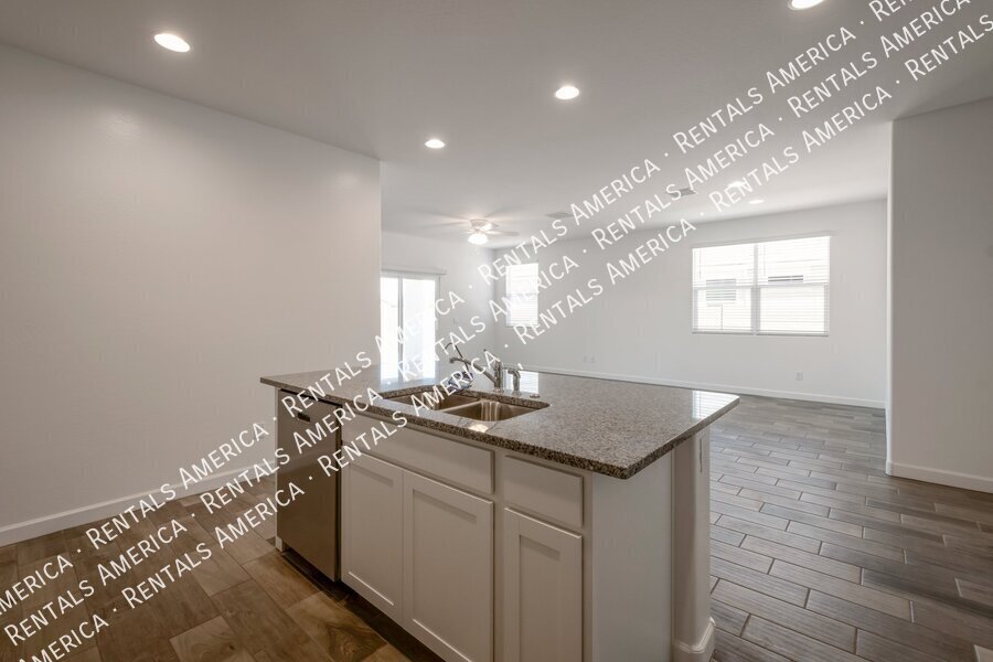 Building Photo - 22560 N Lynn St