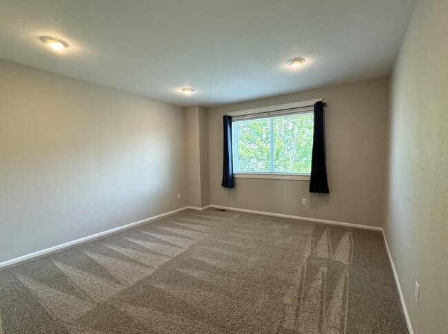 Building Photo - 2390 Broadleaf Loop