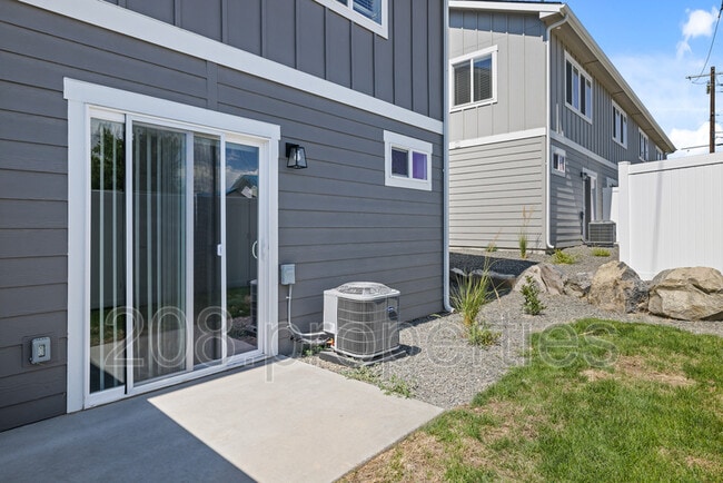 Building Photo - 435 2nd Ave N