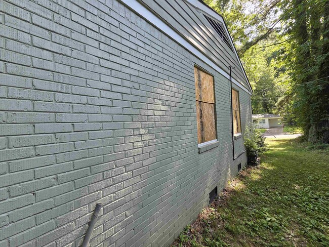 Building Photo - 3545 Debby Dr