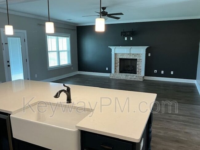 Building Photo - 658 Broadsword Wy