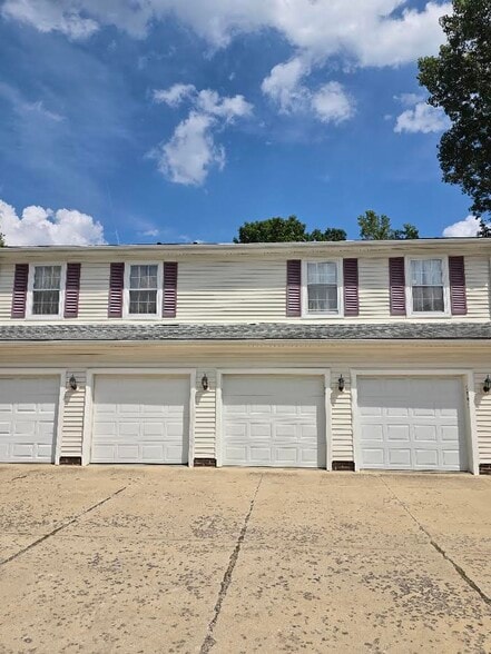 Building Photo - 9997 Independence Dr