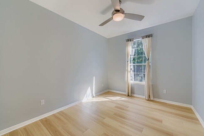 Building Photo - "Charming 3-Bed Townhouse Retreat with 151...