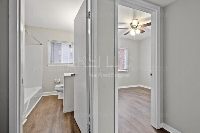 Building Photo - 2423 Lindsay Ave
