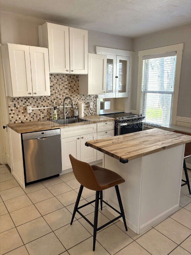 Building Photo - 27 June St