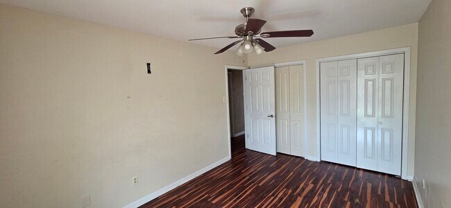 Building Photo - Home with 2 car garage