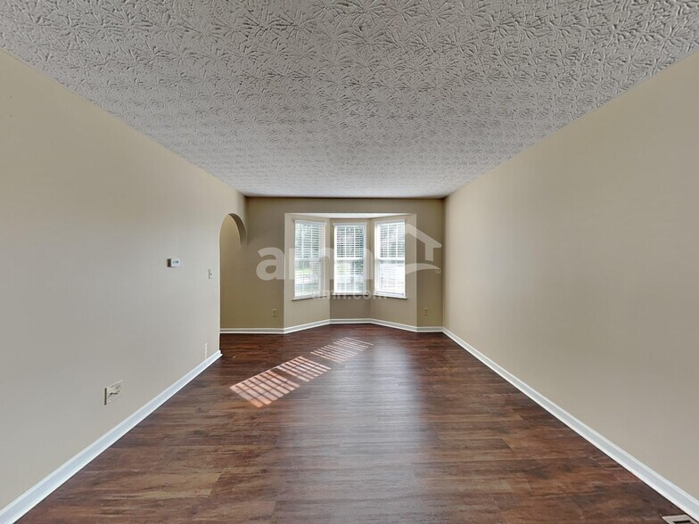 Building Photo - 2419 Hoose Dr