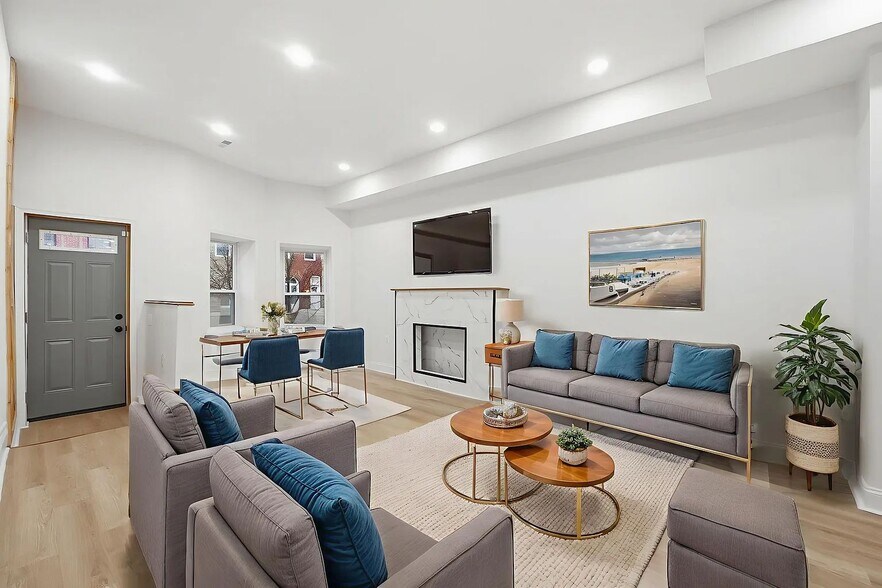 Building Photo - 744 N Patterson Park Ave