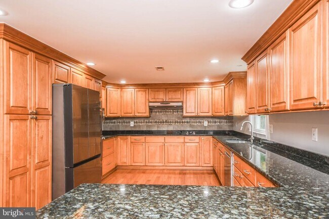 Building Photo - 9627 Locust Hill Dr