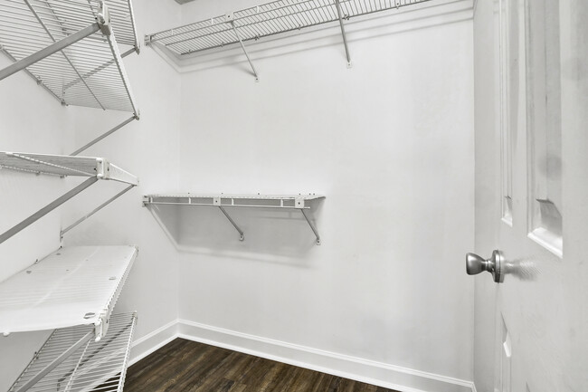 Building Photo - 2827 Springfield Dr