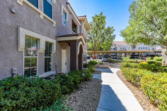 Building Photo - Resort Living 1 Bedroom Condo In West Las ...