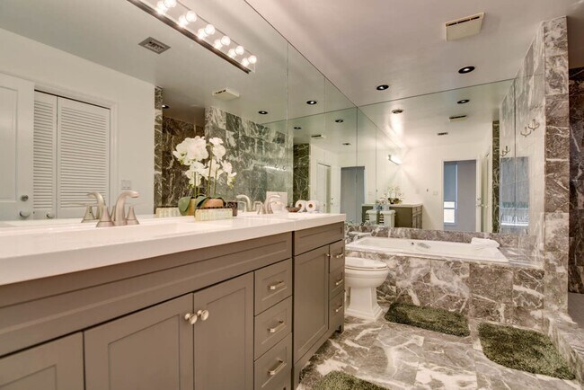 Building Photo - 8 Floral Ave