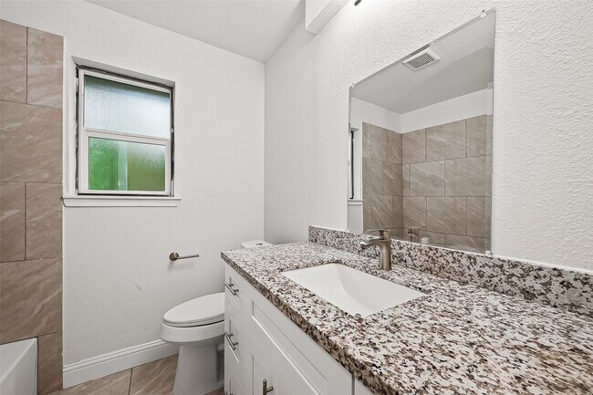 Building Photo - 509 Southern Oaks Dr