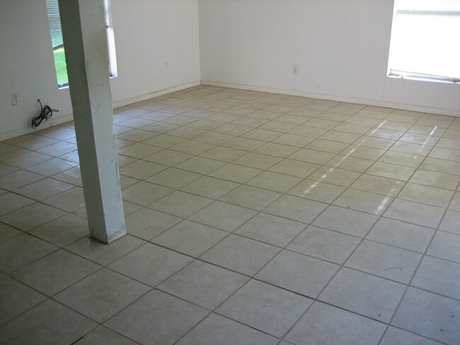 Building Photo - 331 Cobbleton Dr
