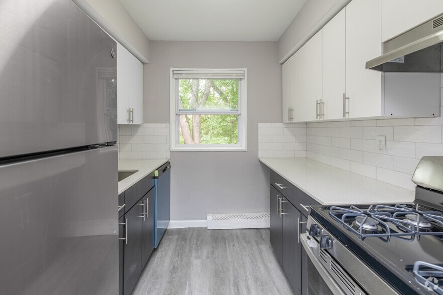 2BR, 1BA - 845SF - Kitchen - Rock Springs Apartments