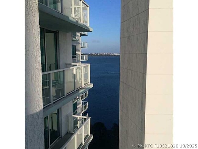 Building Photo - 1900 N Bayshore Dr
