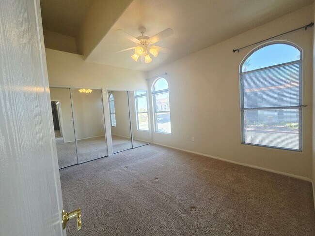 Building Photo - CHARMING 2BD/2BA CONDO IN HENDERSON! W/ COMMUNITY POOL