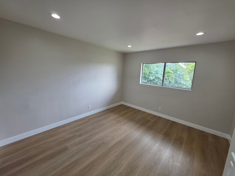 Building Photo - 14747 Woodruff Ave
