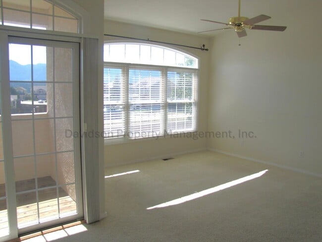 Building Photo - Beautiful 3 Bedroom Townhouse in Gleneagle, Gated Community!