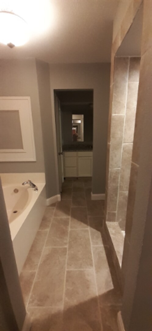 Building Photo - 2202 Greenbriar Ct