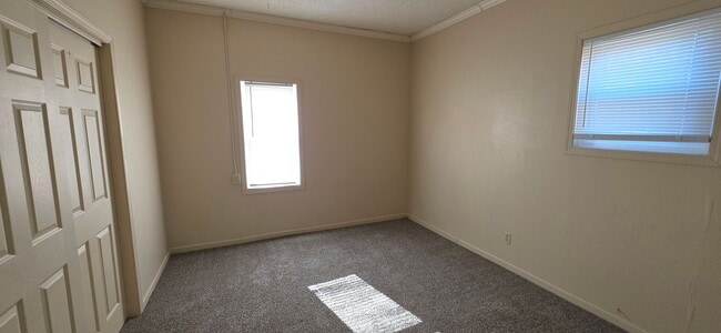 Building Photo - 2 Bedroom 1 Bathroom Home  $795!