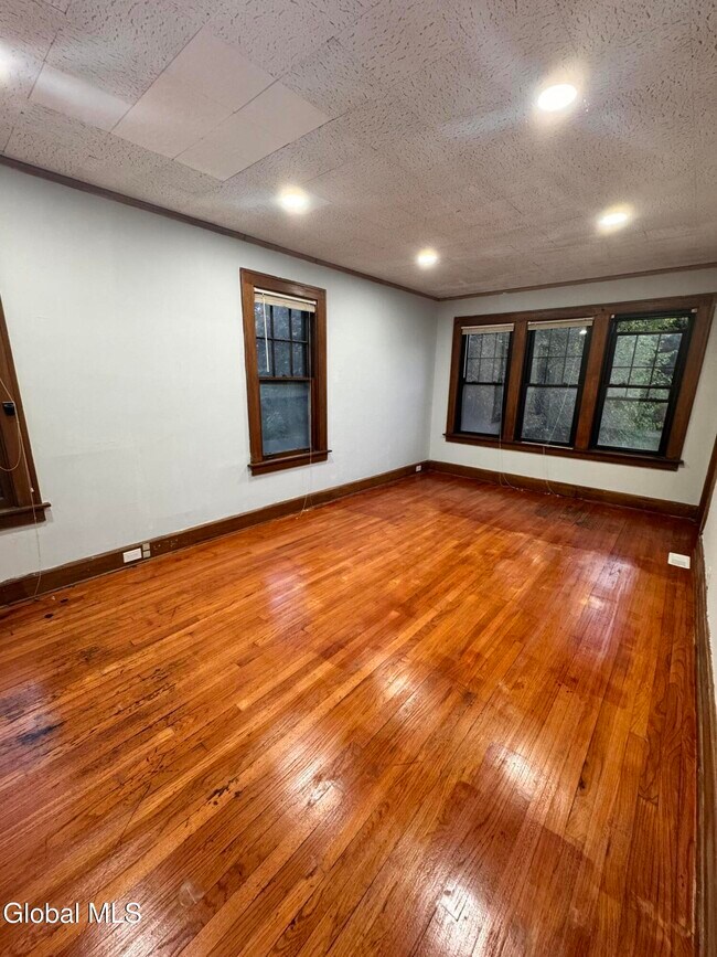 Building Photo - 405 Manning Blvd