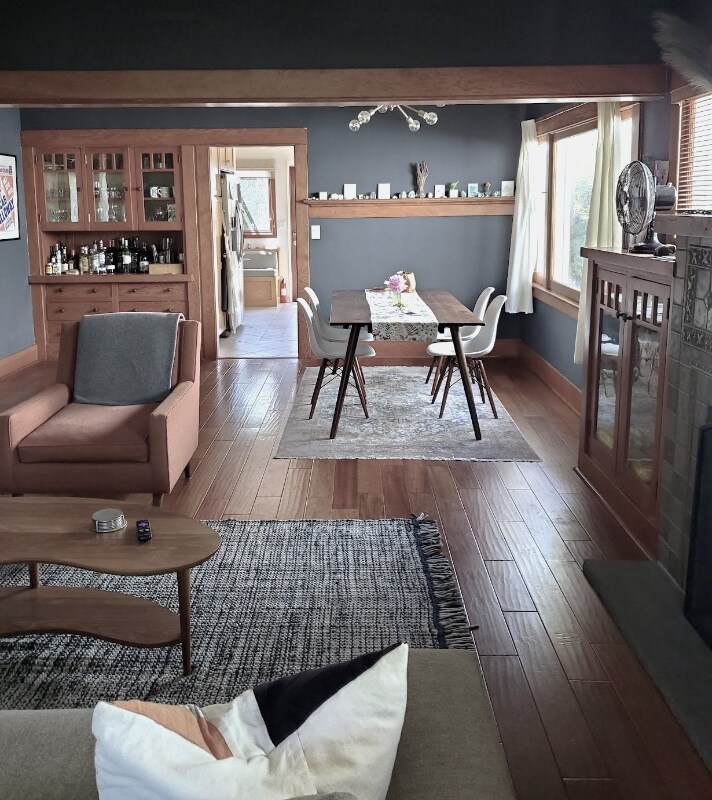 Building Photo - 316 W Victoria St