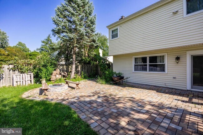 Building Photo - 18 Lakeview Dr