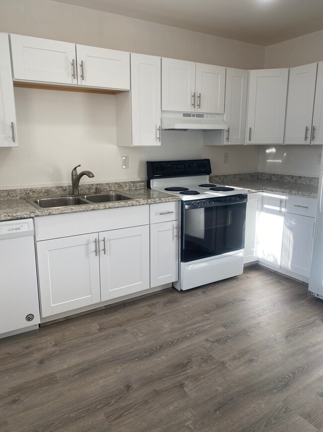 Building Photo - 1350 Balfour dr