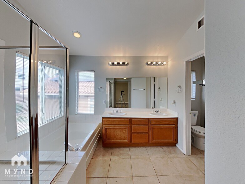 Building Photo - 245 Farlin Cir