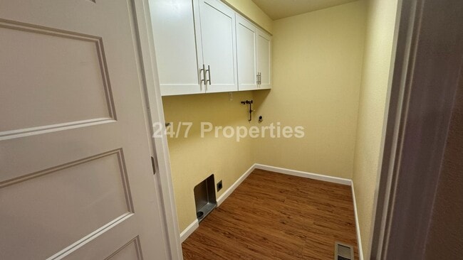 Building Photo - Spacious, Open-Concept 3 Bedroom West Linn Home