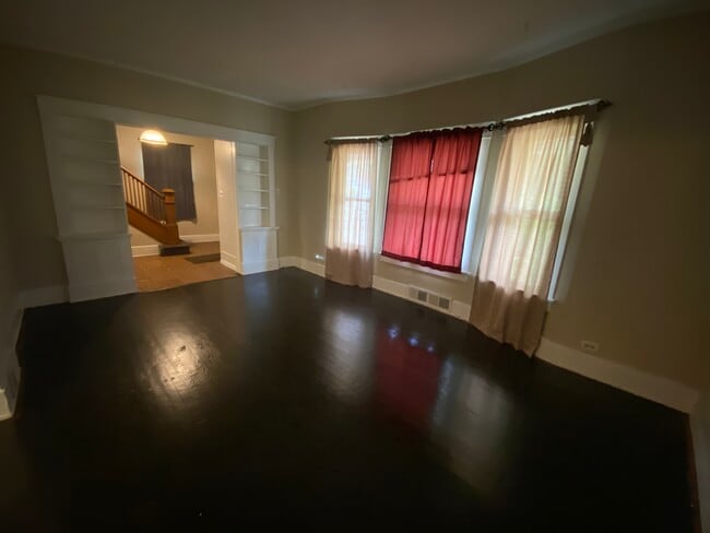 Building Photo - 317 Haney Ave