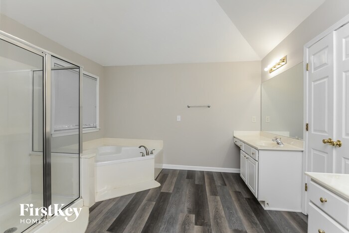 Building Photo - 3215 Maple Terrace Dr