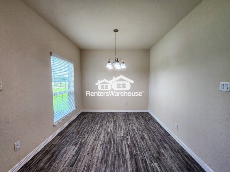 Building Photo - 2119 Del Mar Dr