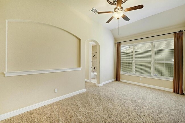 Building Photo - 211 Lake Como Dr