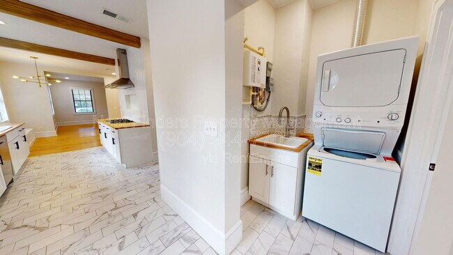 Building Photo - 1108 Landon Ave