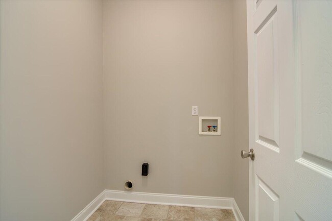 Building Photo - 702 Lakeside Landing Ct