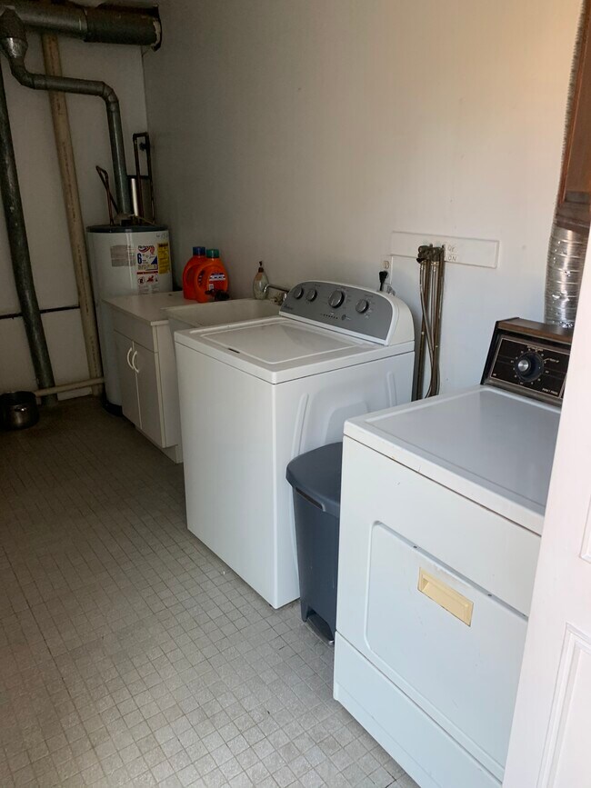 Building Photo - 944 New Market St