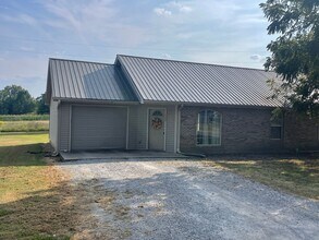 Building Photo - 108/118 Boone Crossing Drive