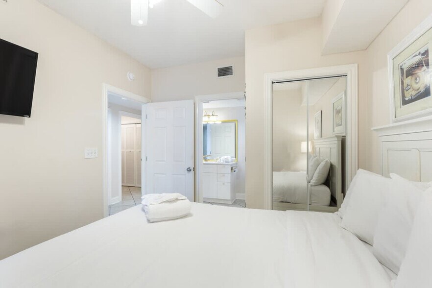 Building Photo - 10811 Front Beach Rd