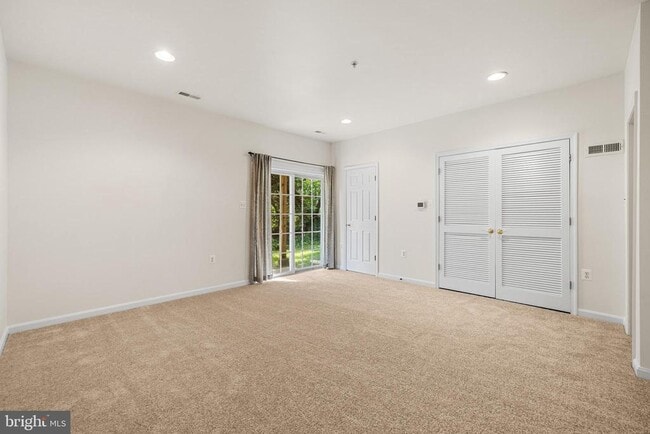 Building Photo - 129 Hearth Ct