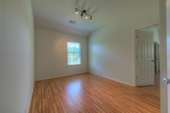Building Photo - 1632 Belvedere Pl
