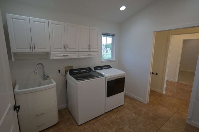 Building Photo - Modern & comfortable home in a country setting on 1 acre in Sequim