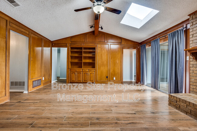 Building Photo - 1414 Woodcreek Dr