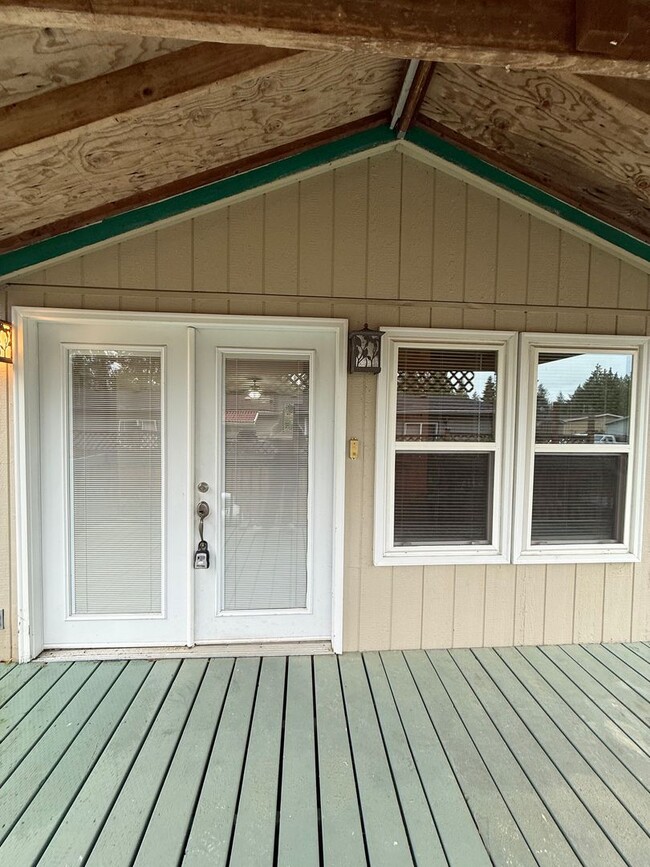 Building Photo - Beautifully Updated 3-Bed, 2-Bath Home wit...