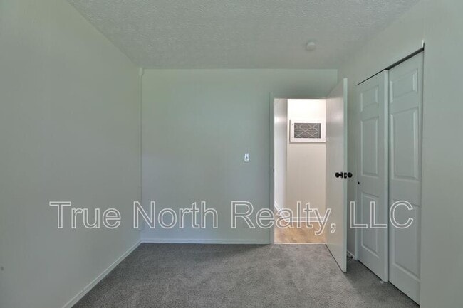 Building Photo - 601 Daventry Ln