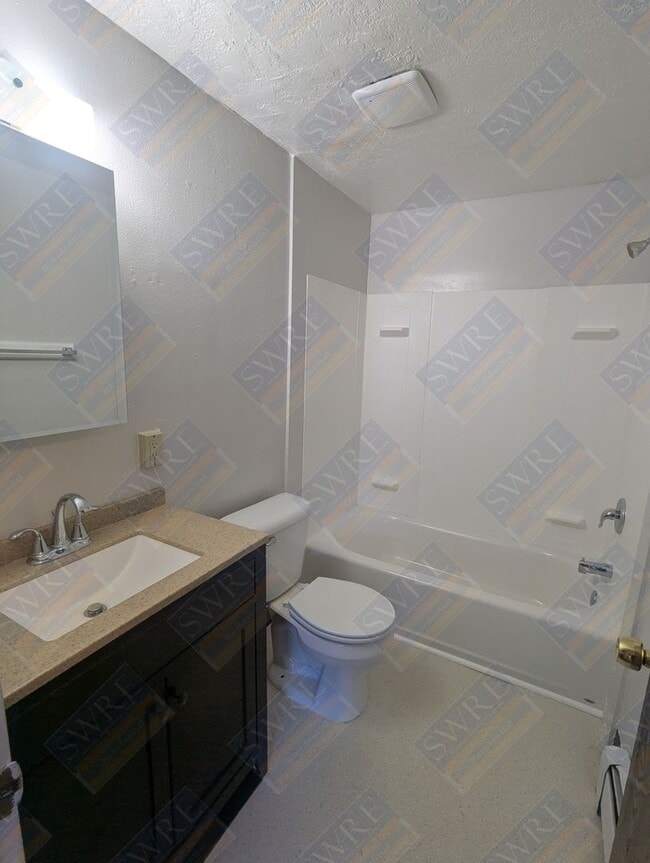 Building Photo - 1048 Harrison-A