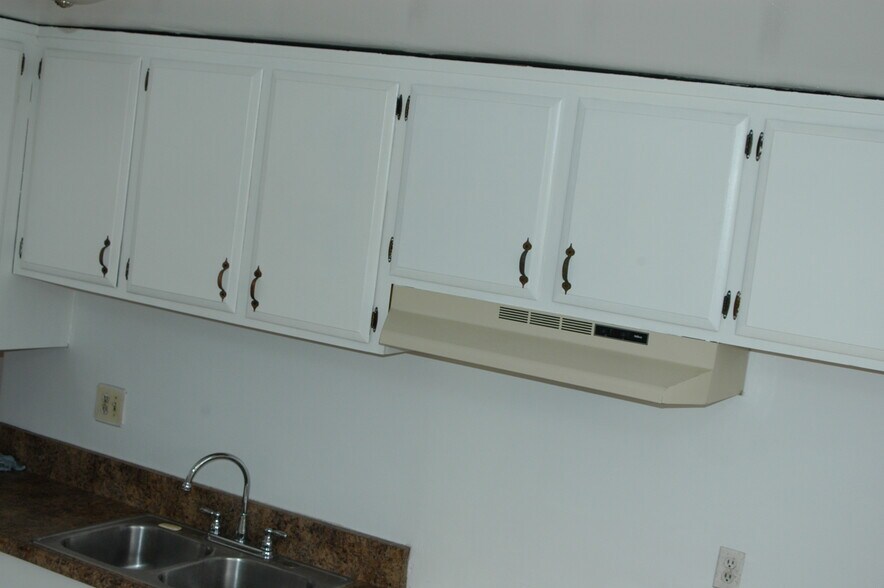 Kitchen - 7123 Lime Ave